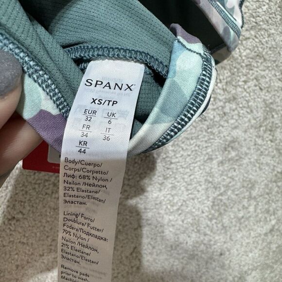 Spanx Low‎ Impact Sports Bra NWT Women's XS Green Camo Printed Removable Pads - Picture 12 of 12